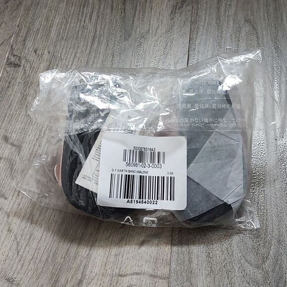 Old Navy New With Tag Size 0-3 Months Faux-Leather Double-Buckle Sandals - Picture 6 of 7